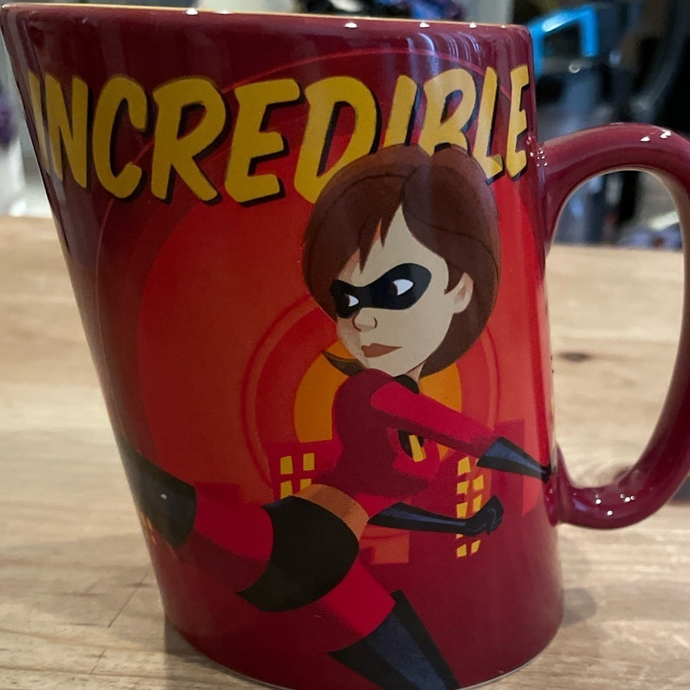 NWOT Disney The Incredibles Mrs. Incredibles “Stretched to my Limits” Mug Large